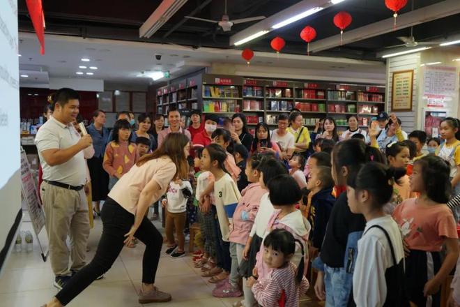 免费学习英语 免费学习英语_一起学习英语_学习英语口语的学习收费的